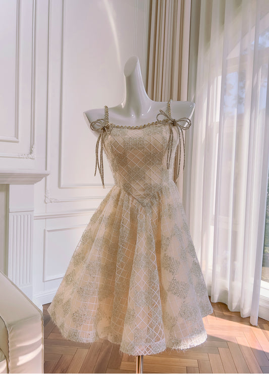 Wunderschönes A-Linien-Heimkehrkleid mit Spaghettiträgern und Perlen, kurzes Tüllkleid mit Perlen, Champagner Sweet 16 Kleid RF0982