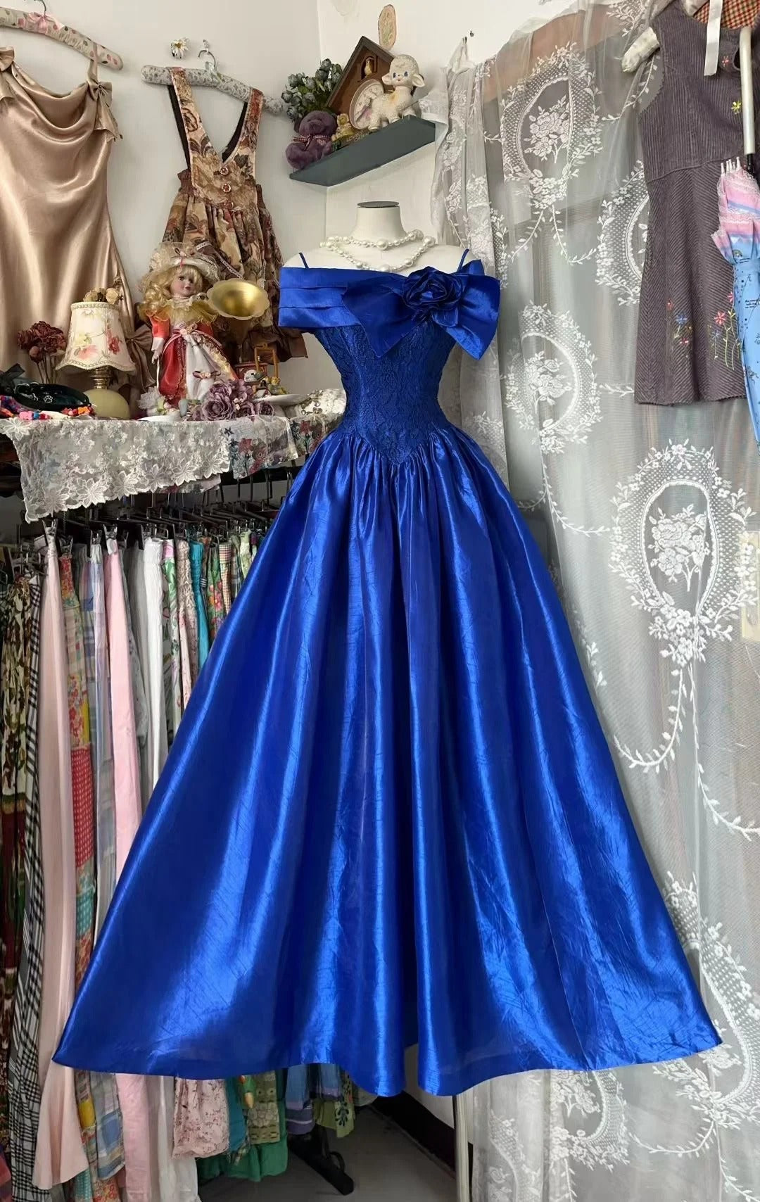 Vintage Prom Dresses Aesthetic Ball Gown Spaghetti Straps Royal Blue Satin Long Inspo Formal Gowns N1983