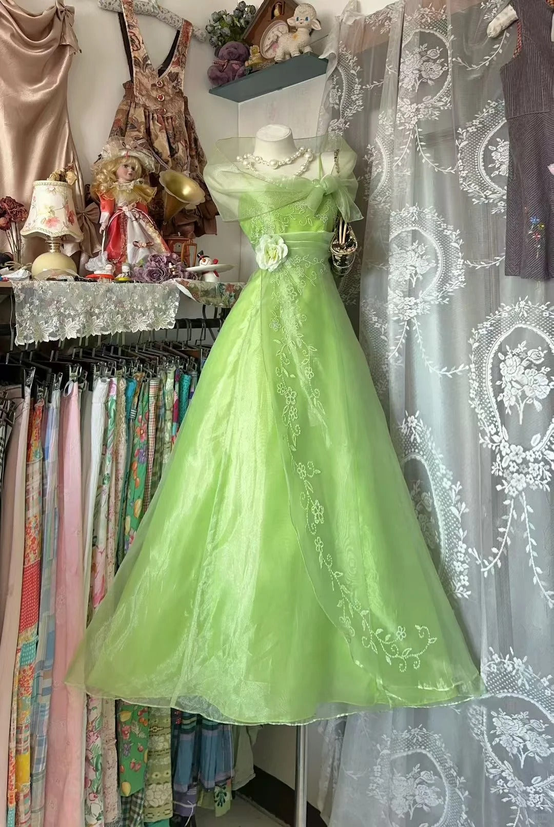 Vintage Ballkleid mit Spaghettiträgern, grüner Tüll mit Applikationen, langes Abendkleid N1930