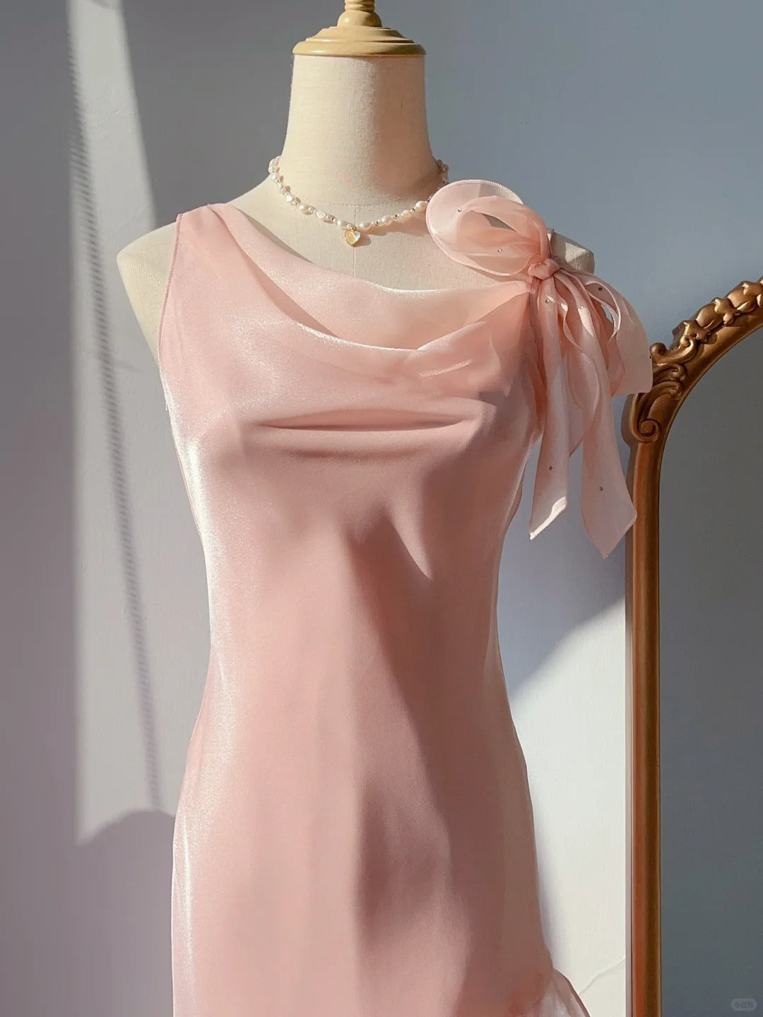 Vintage Abschlussballkleider 90er Meerjungfrau Wasserfallausschnitt Rosa mit Rüschen Ärmellos Knielang Formelle Outfits RB4255