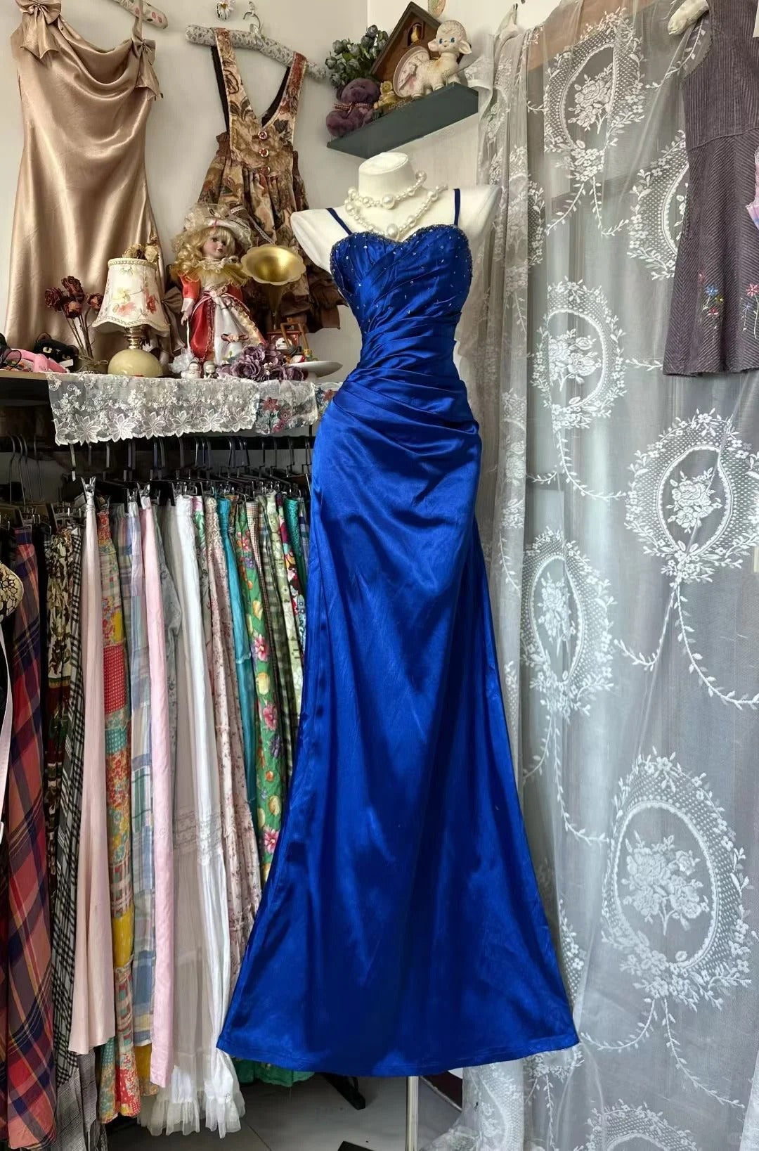 Robe de bal vintage sirène à fines bretelles bleu roi en satin, longue, inspiration N1987