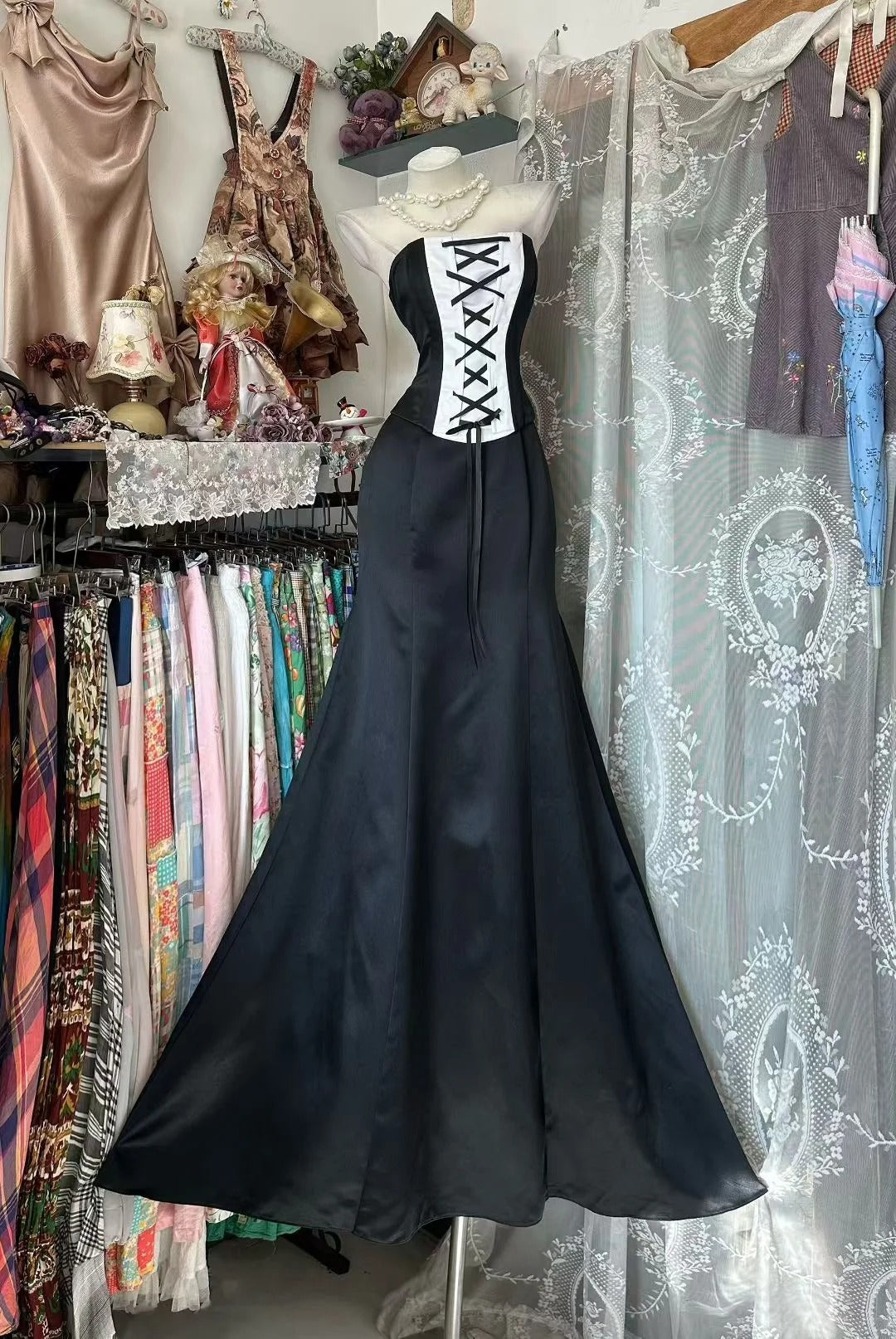 Robe de soirée longue sans manches en satin noir, style sirène vintage années 80, référence N1956