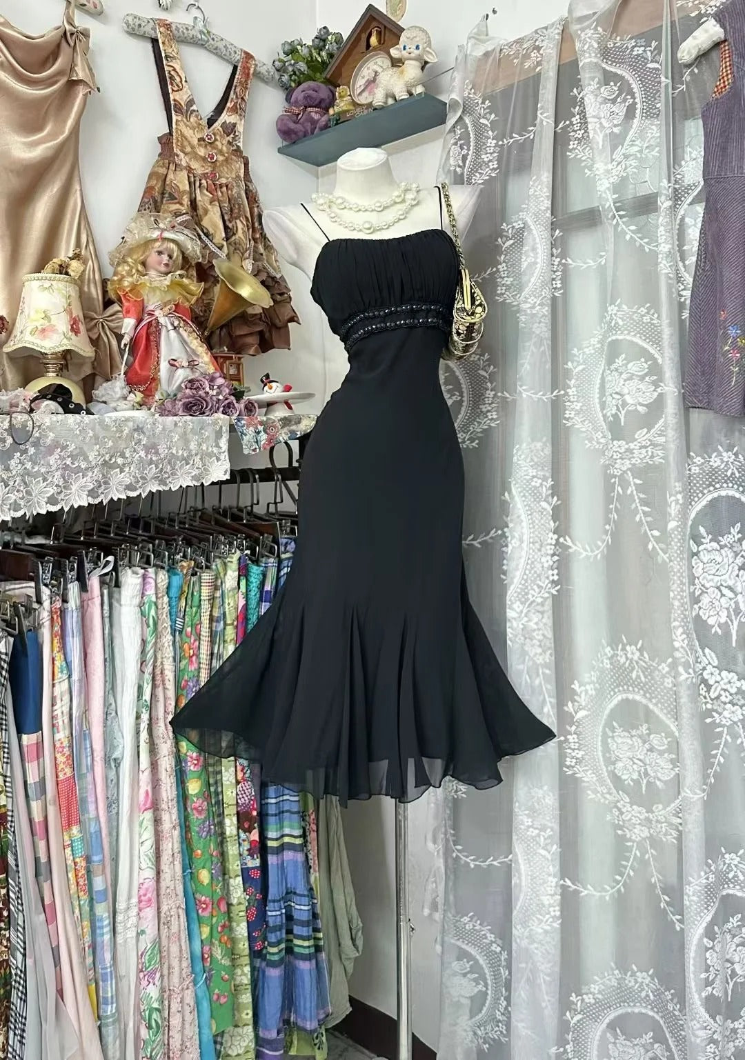 Robe de soirée mi-longue en mousseline noire à bretelles fines, idéale pour bal de promo, anniversaire, ou retour à la maison - Sirène sexy N3713