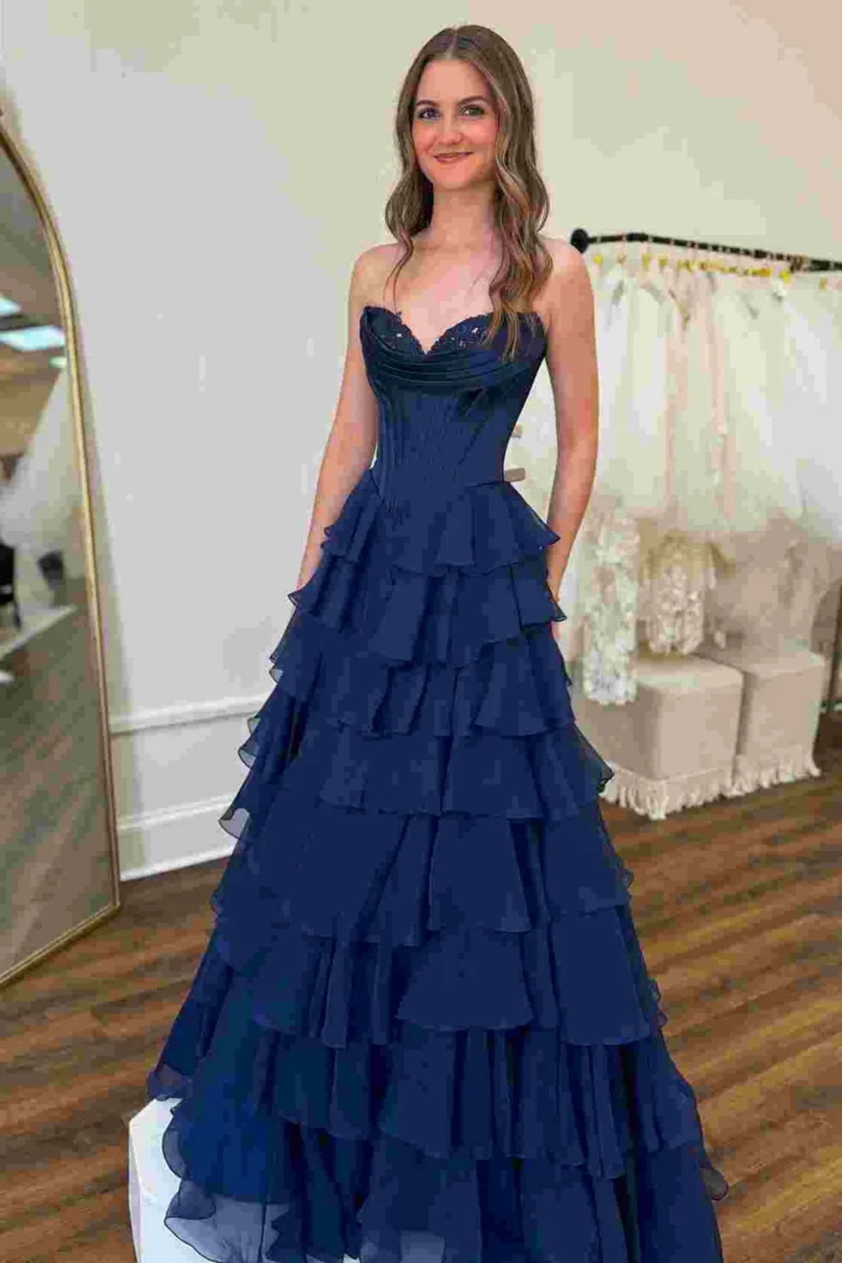 Dunkelblaues, trägerloses, plissiertes Abendkleid mit Rüschen in A-Linie, AB687