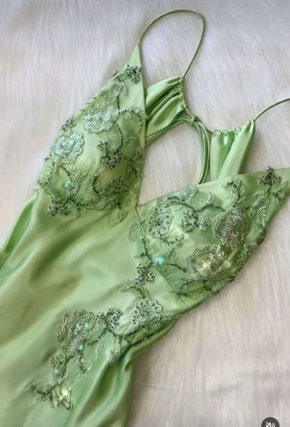 Hübsches Meerjungfrauen-Abendkleid mit V-Ausschnitt, grünem Satin, rückenfrei, mit Perlen verziert, AB957