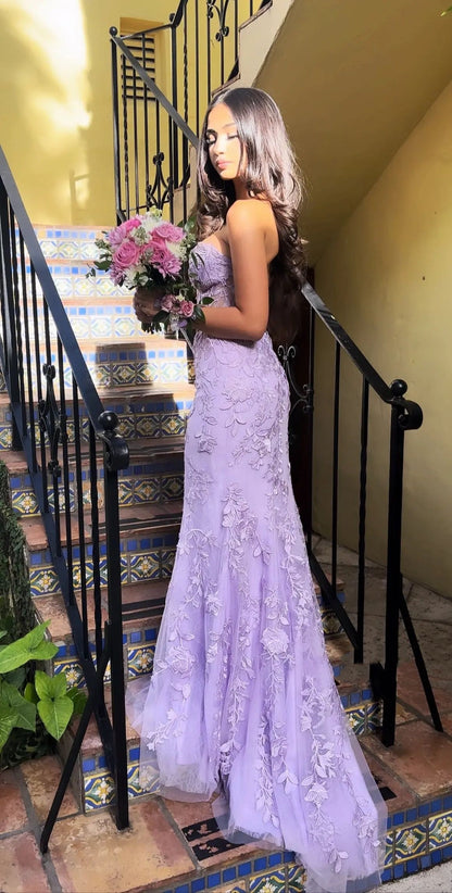 Robe de soirée sirène élégante sans bretelles en tulle et dentelle violette avec appliques AB630