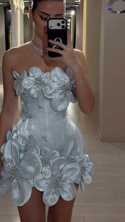 Fourreau modeste bustier bleu ciel avec fleurs mini inspiration senior tenues courtes d'anniversaire pour le 17e bal de promo robes de retour au bercail RB3196