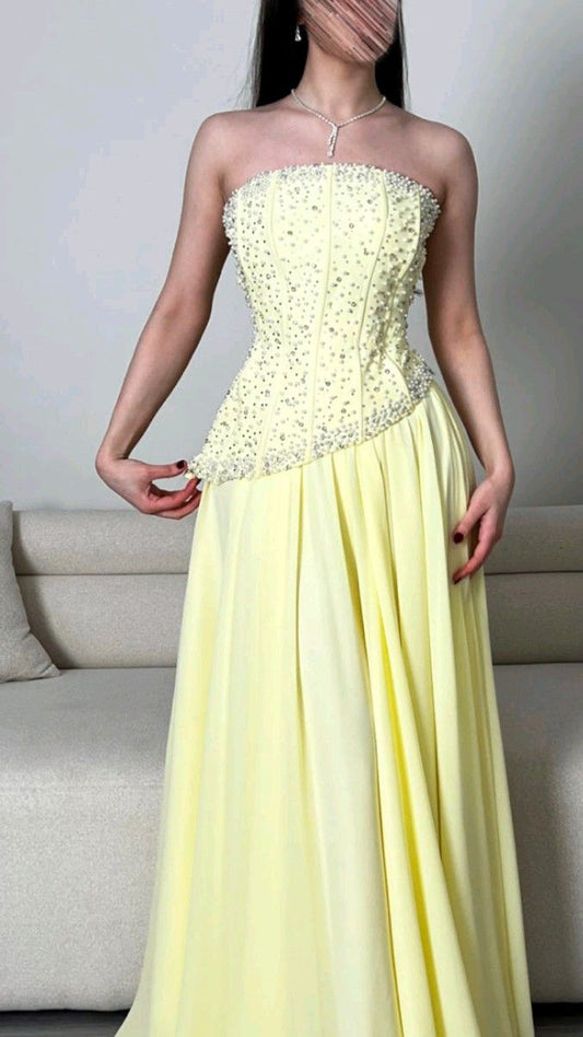 Traumhaftes, schulterfreies A-Linien-Abendkleid in Gelb aus Chiffon – Perfektes, perlenbesetztes langes Ballkleid für formelle Anlässe RB6698