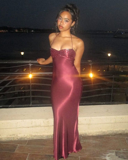 Sexy Meerjungfrauen-Neckholderkleid in Burgunderrot mit Perlenstickerei – Inspirierendes langes Abendkleid für festliche Anlässe AB1745
