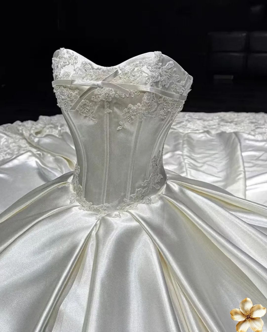 Princess Wedding Dress Ball Gown Sweethart White Lace With Appliques Floor Length Bridal Gown RC1402