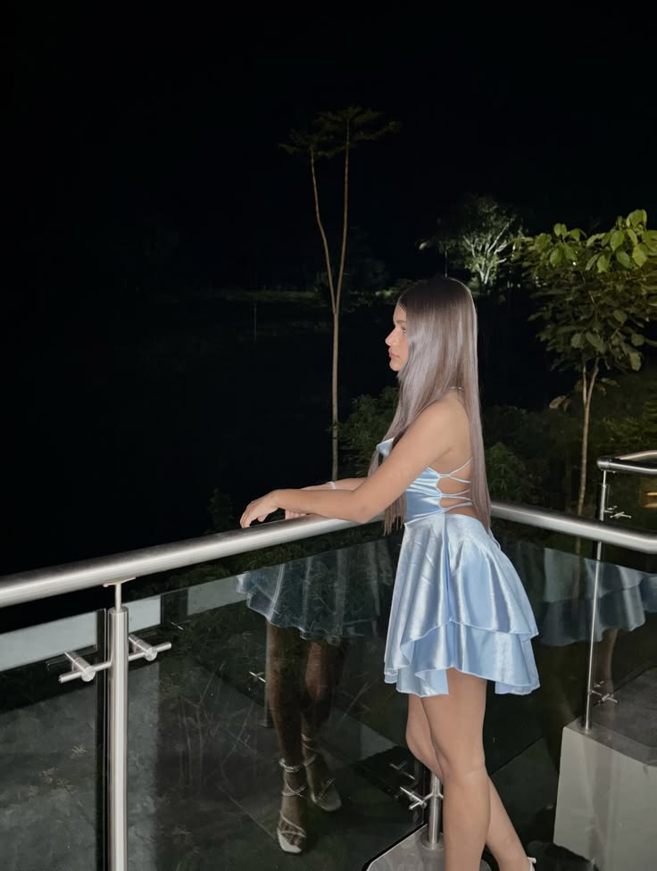 Minimalistisches A-Linien-Spaghettiträger-Kleid aus hellblauem Satin, semi-formell, für die Abschlussfeier der 12. Klasse, kurze Mini-Heimkehrkleider RB4571