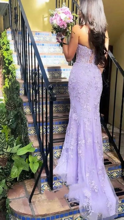 Robe de soirée sirène élégante sans bretelles en tulle et dentelle violette avec appliques AB630