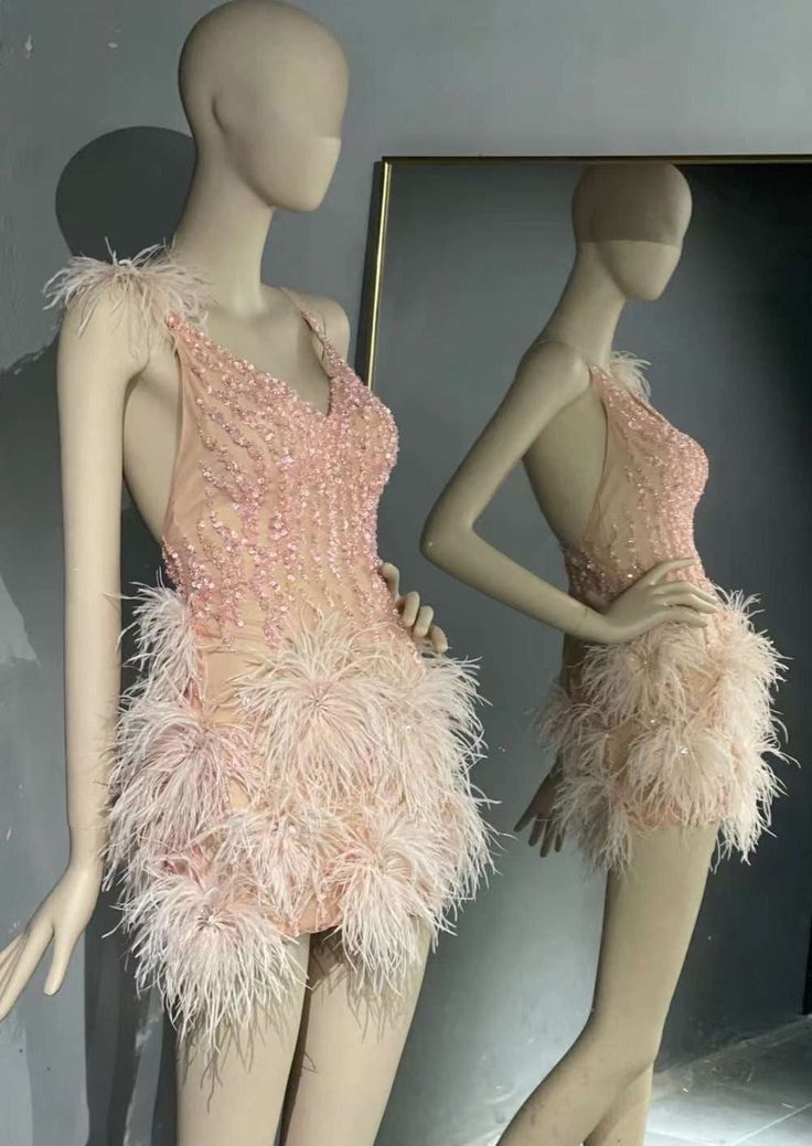 Einzigartiges Etui-Spaghettiträger-Kleid Rosa mit Federn Eng anliegend Kurzes Geburtstag-Outfit-Inspo Hoco-Kleid Homecoming-Kleider RB4122