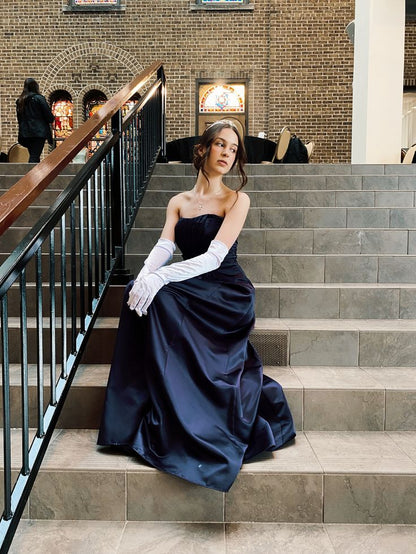 Sexy A-Linien-Abendkleid aus marineblauem Satin, trägerlos, mit Handschuhen, Partykleid AB1075