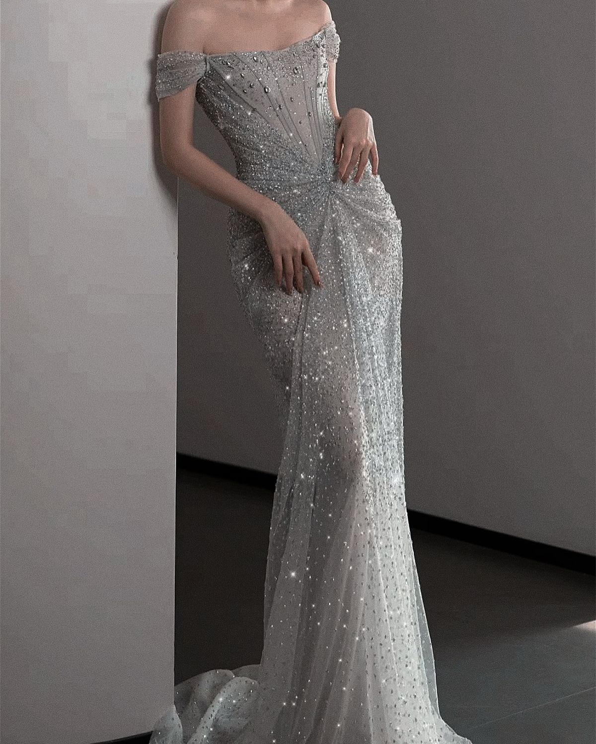 Bezauberndes, kurzes Meerjungfrauen-Abendkleid mit silbernen Pailletten und Perlenstickerei, langes Kleid mit kurzen Ärmeln, AB1514