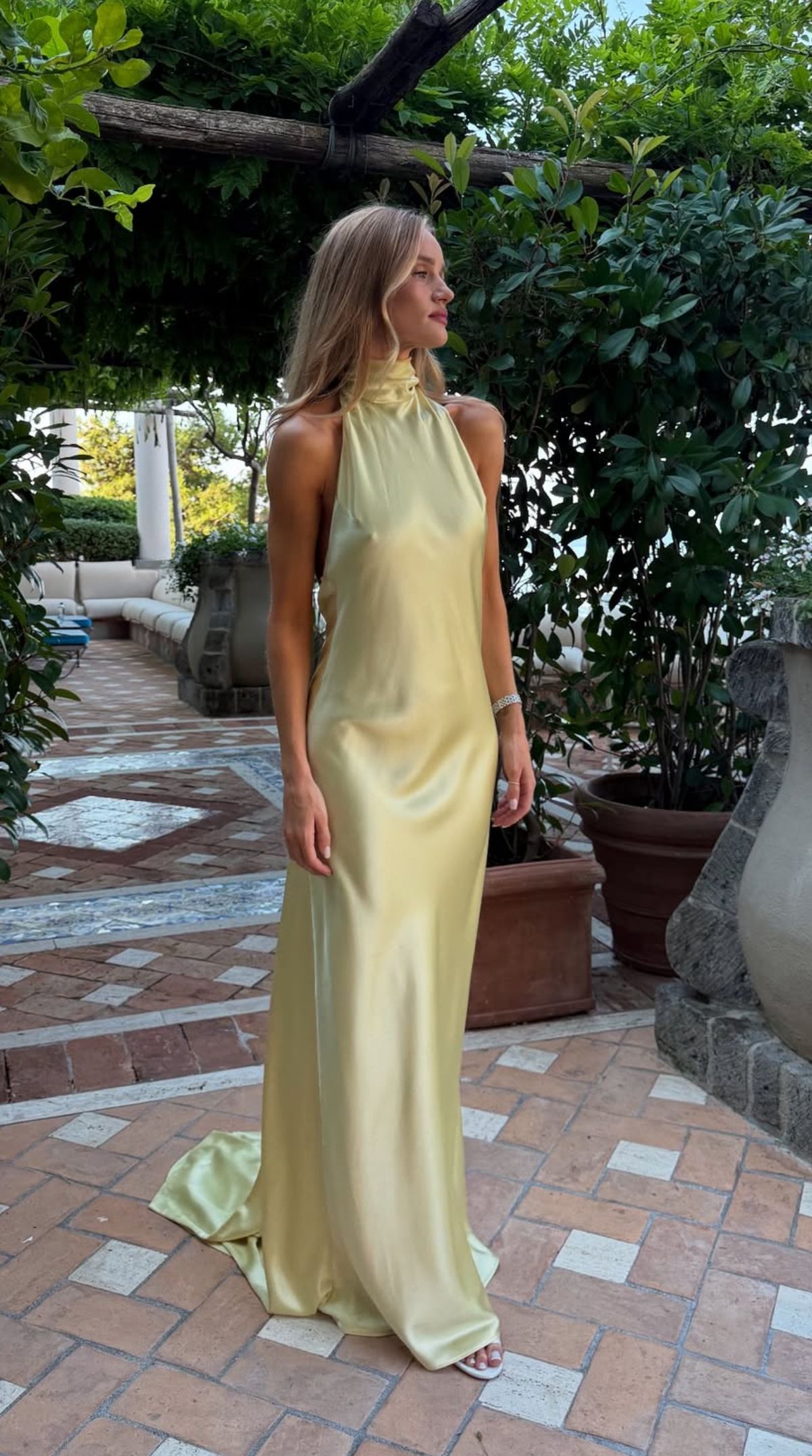 Schickes Meerjungfrauen-Abendkleid aus gelbem Satin mit hohem Ausschnitt, ärmellos, langes Ballkleid N2813