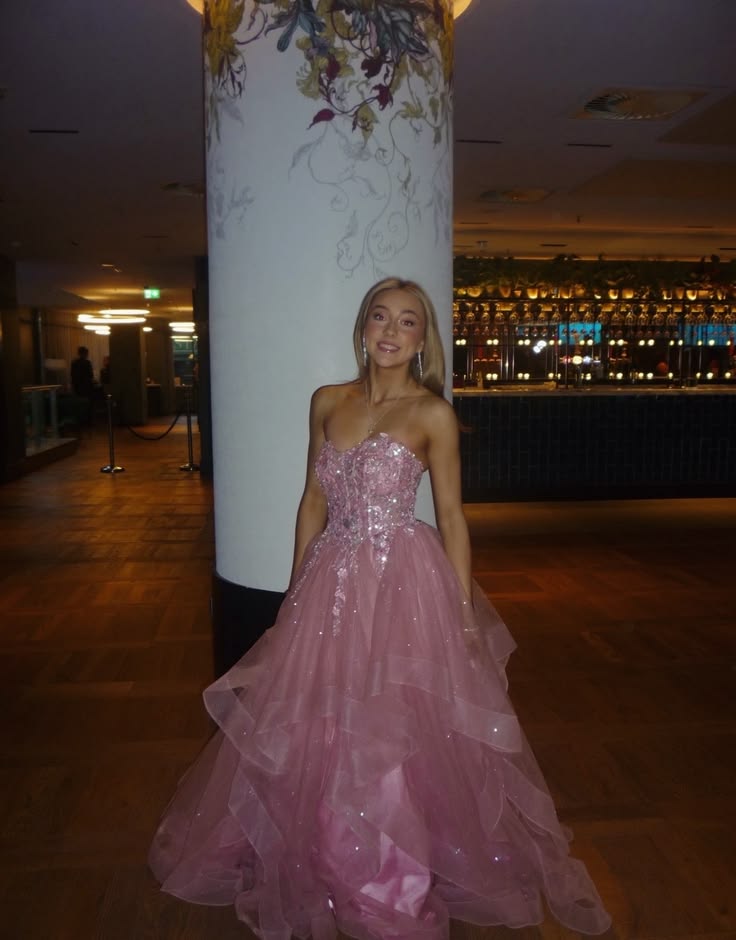 Pretty Ball Gown Sweetheart Pink Tulle Long Prom Dresses With Appliques RC1357
