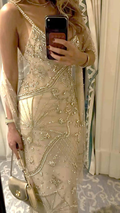 Robe de bal longue sirène à fines bretelles, sequins champagne et cristaux, idéale pour les lycéennes et les jeunes filles. Référence N1661.