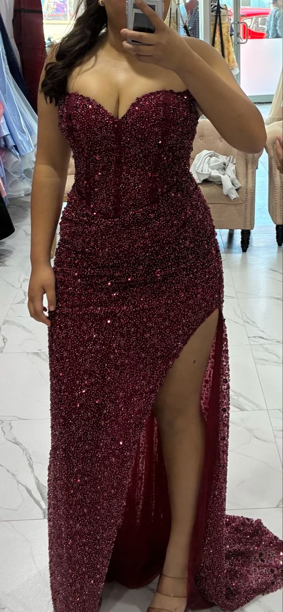 Robe de bal sirène bordeaux à paillettes et décolleté cœur pour femmes noires grandes tailles, ornée de sequins et de cristaux, longue robe de soirée formelle N823