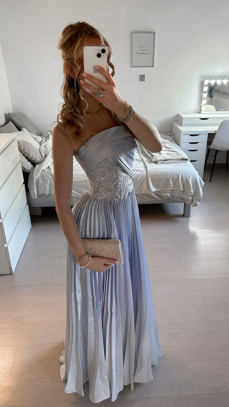 Robe de Bal Longue Sans Bretelles Bleu Satin Volants Coupe A sans Manches Chic Formelle pour Femmes Filles Adolescentes N2299