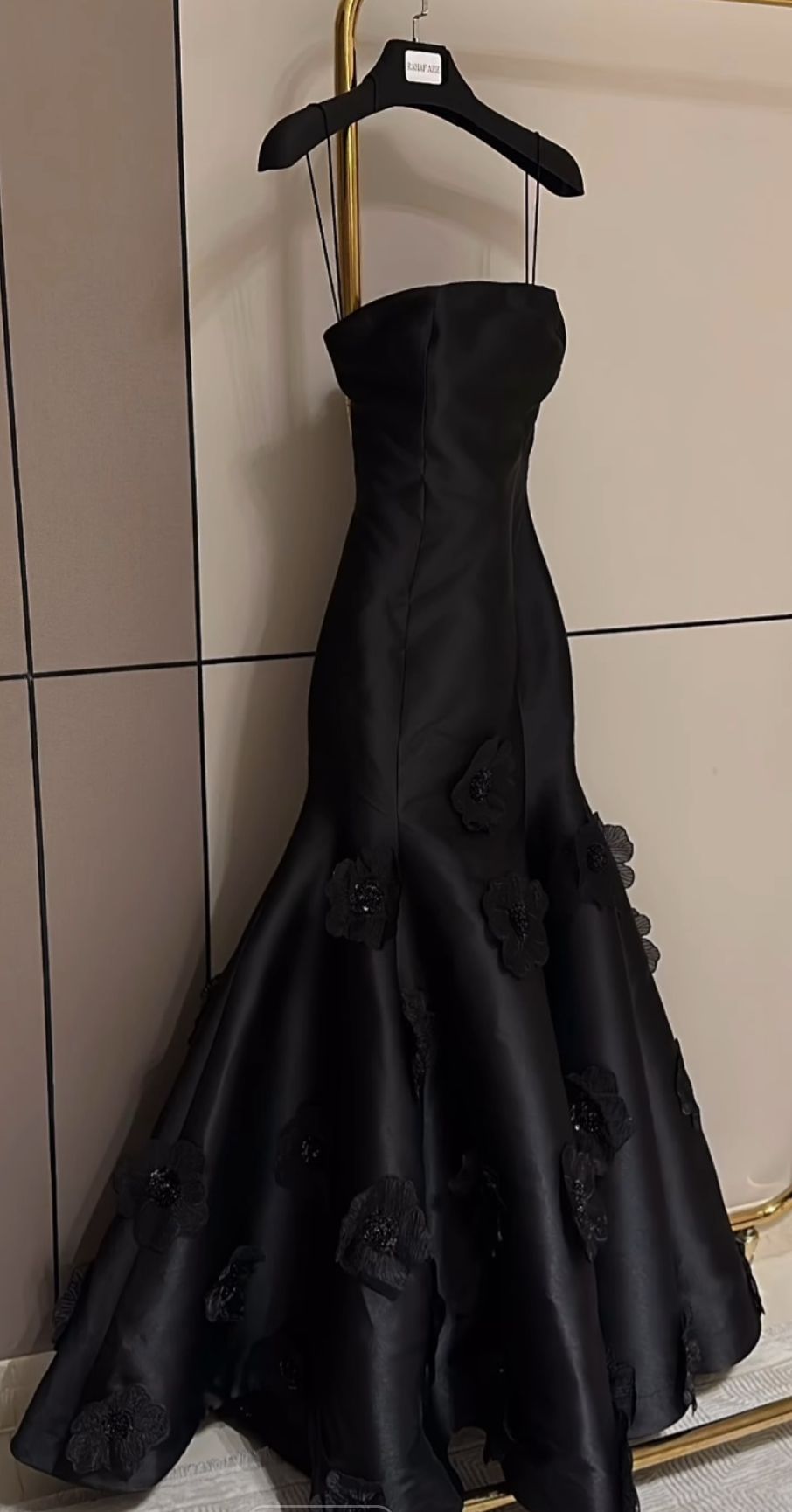 Robe de bal longue noire élégante et chic, coupe trapèze, sans bretelles, style marin, ornée de fleurs, AB819