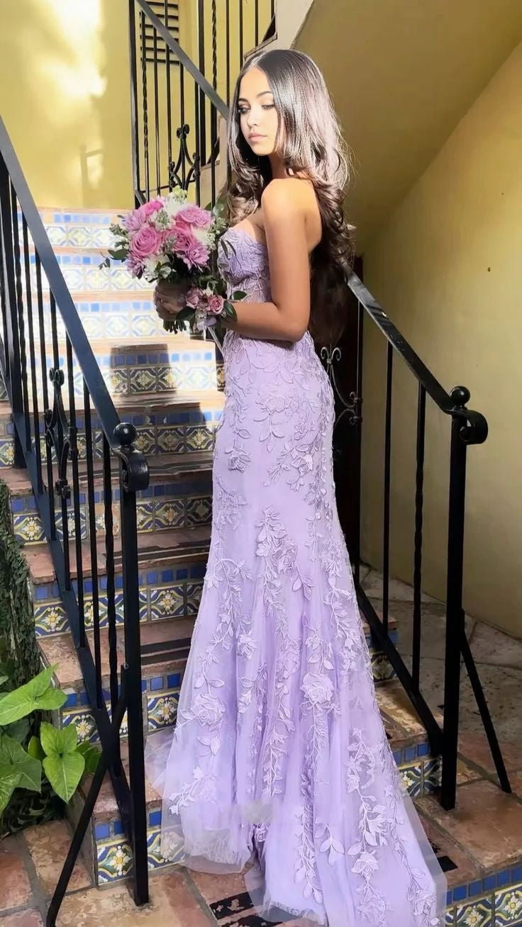 Robe de soirée sirène élégante sans bretelles en tulle et dentelle violette avec appliques AB630