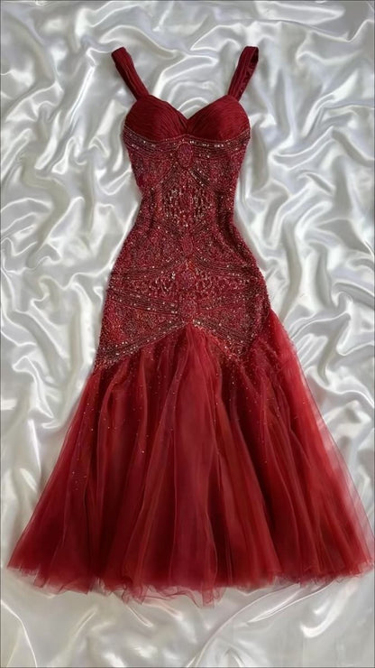 Robe de soirée sirène modeste en tulle bordeaux ornée de perles, décolleté cœur, idéale pour un bal de promo ou un 22e anniversaire (AB1363)
