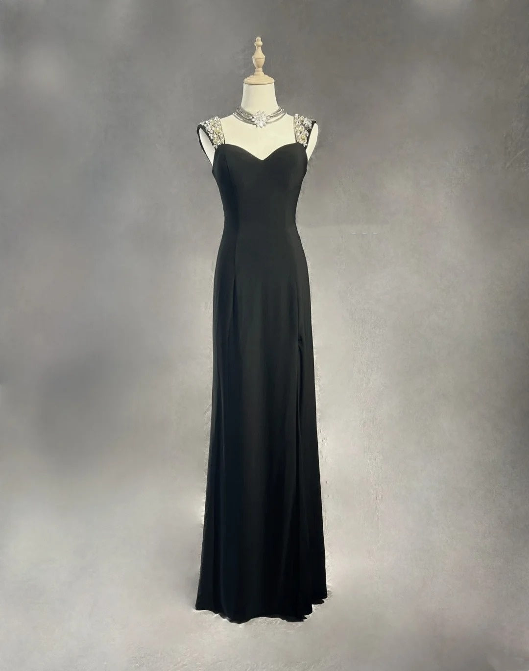 Robes de bal vintage en mousseline de soie noire avec fente, ligne A, bustier en cœur, perles années 70, robe de soirée N2567