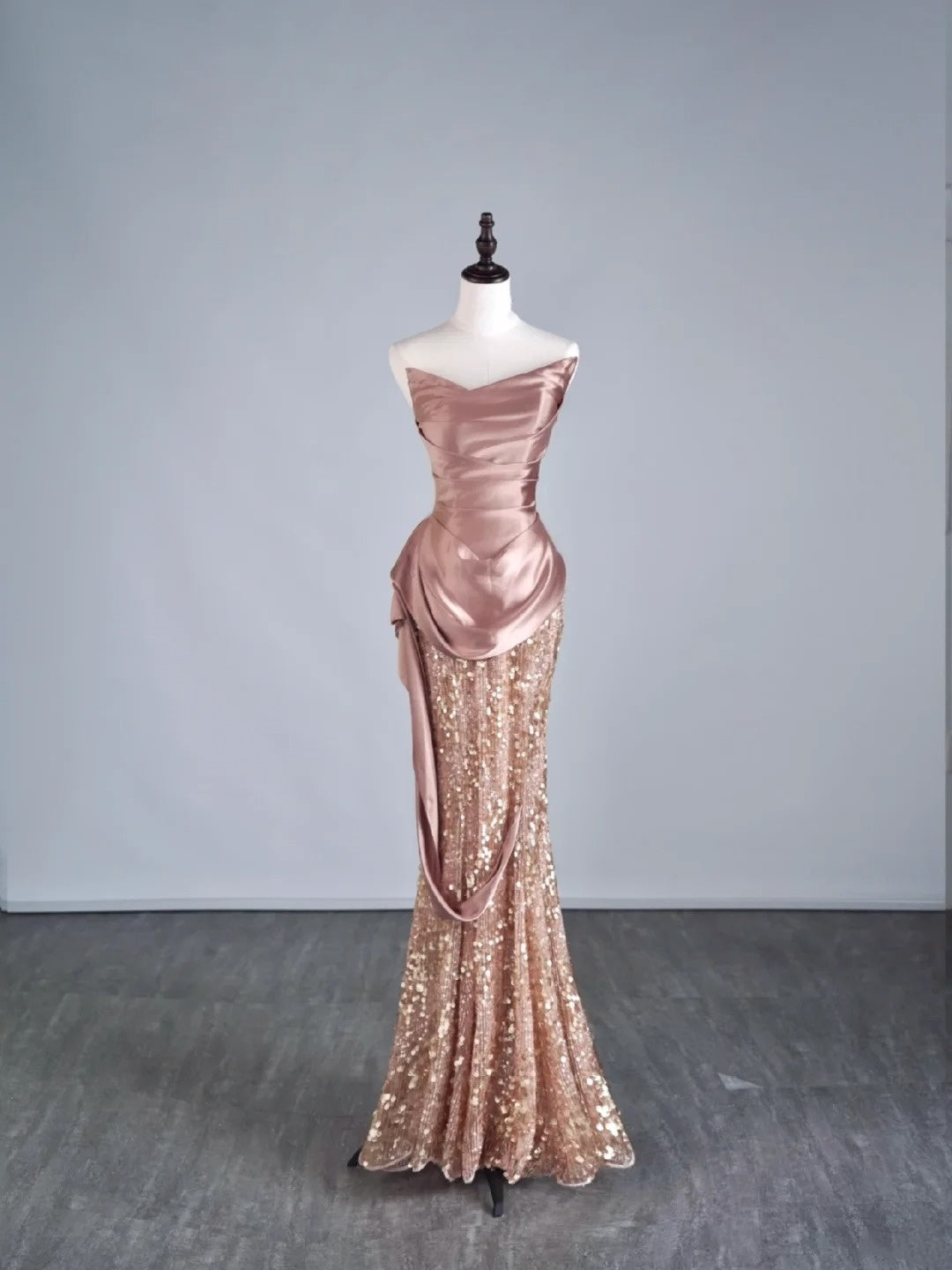 Robe de bal longue sirène rose poudré à sequins et volants plissés, style semi-formel, référence N687