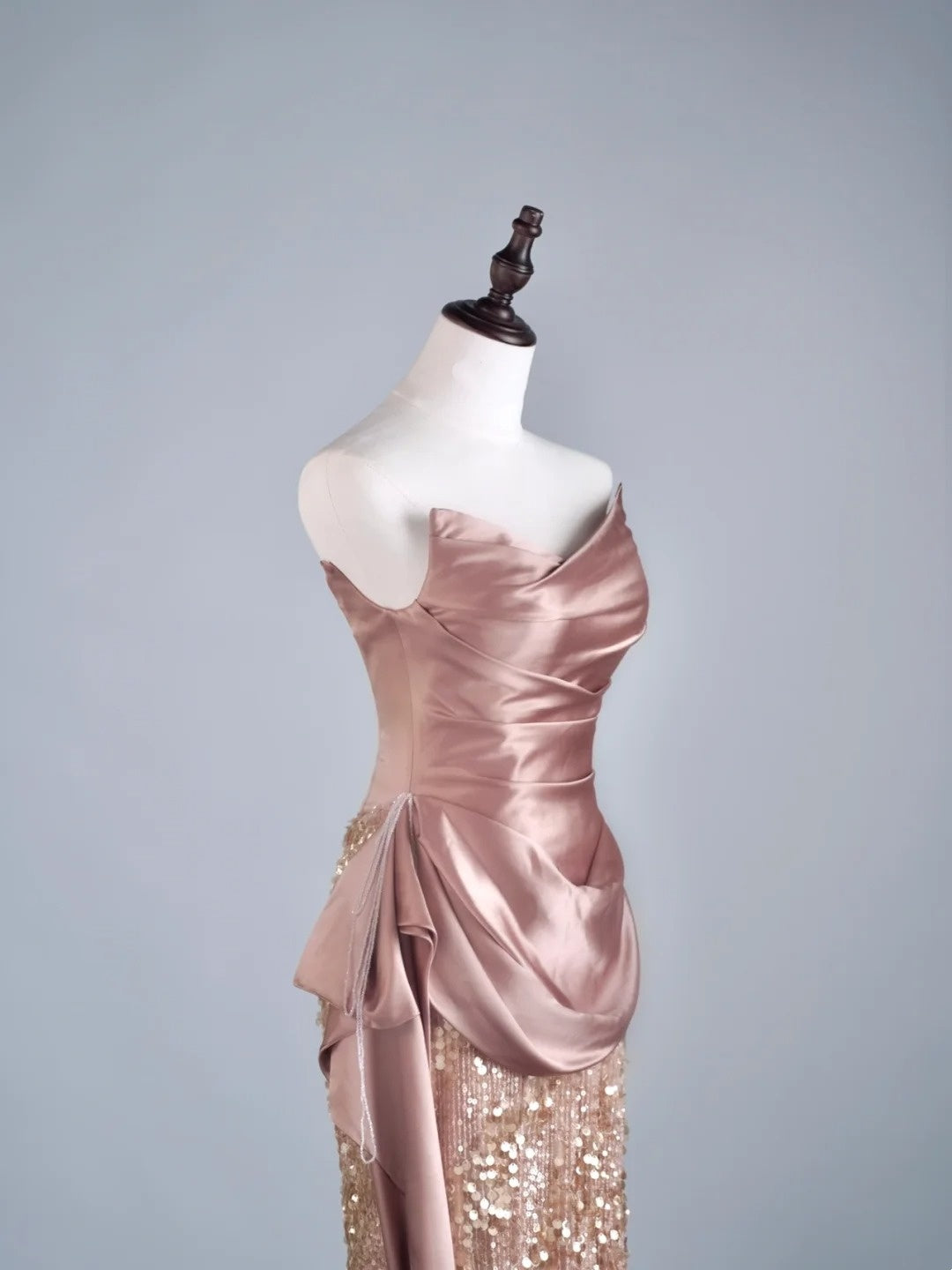 Robe de bal longue sirène rose poudré à sequins et volants plissés, style semi-formel, référence N687