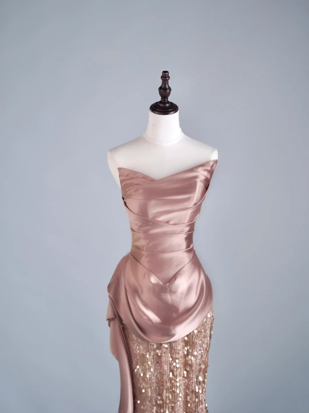 Robe de bal longue sirène rose poudré à sequins et volants plissés, style semi-formel, référence N687