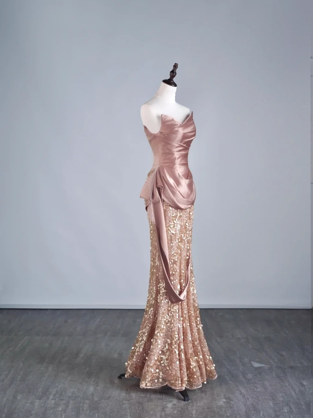 Robe de bal longue sirène rose poudré à sequins et volants plissés, style semi-formel, référence N687