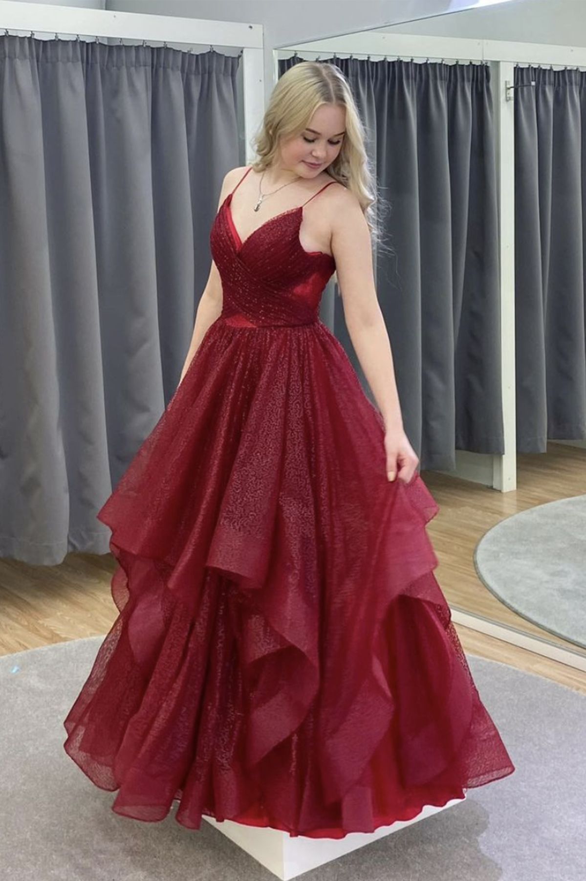 Elegantes Ballkleid für Damen, Spaghettiträger, weinroter Tüll, langes formelles Abendkleid für Tanz und Party AB1796