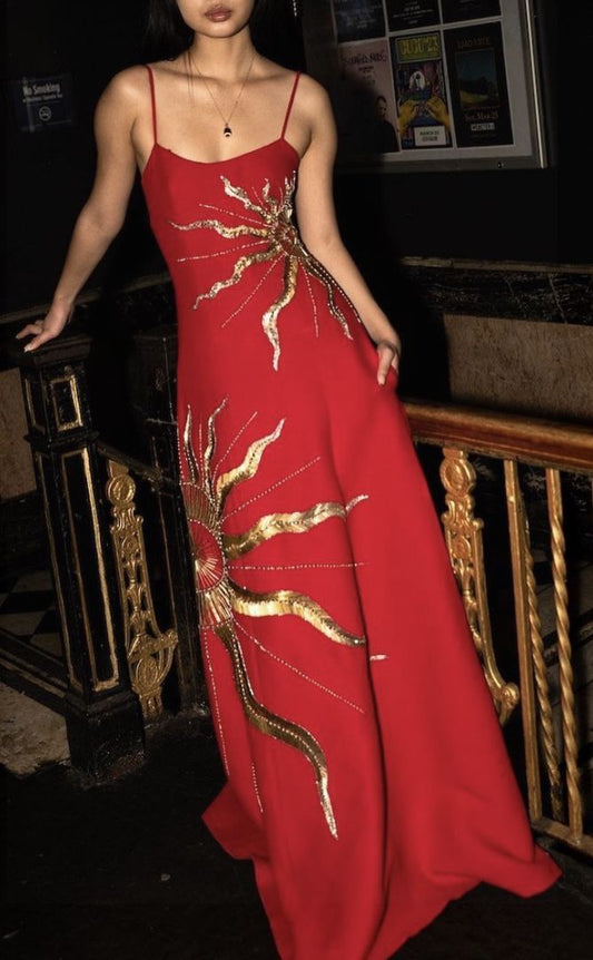 Einzigartiges, langes, rotes Satin-Abendkleid mit Spaghettiträgern in A-Linie und goldenen Perlen – Inspiration für formelle Abendgarderobe AB1377