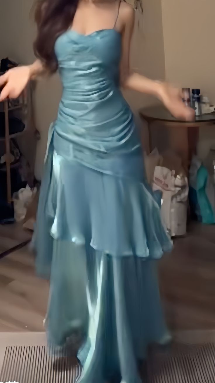 Modisches burgunderrotes Rüschen-Abendkleid mit Spaghettiträgern, Tanzkleid AB1613