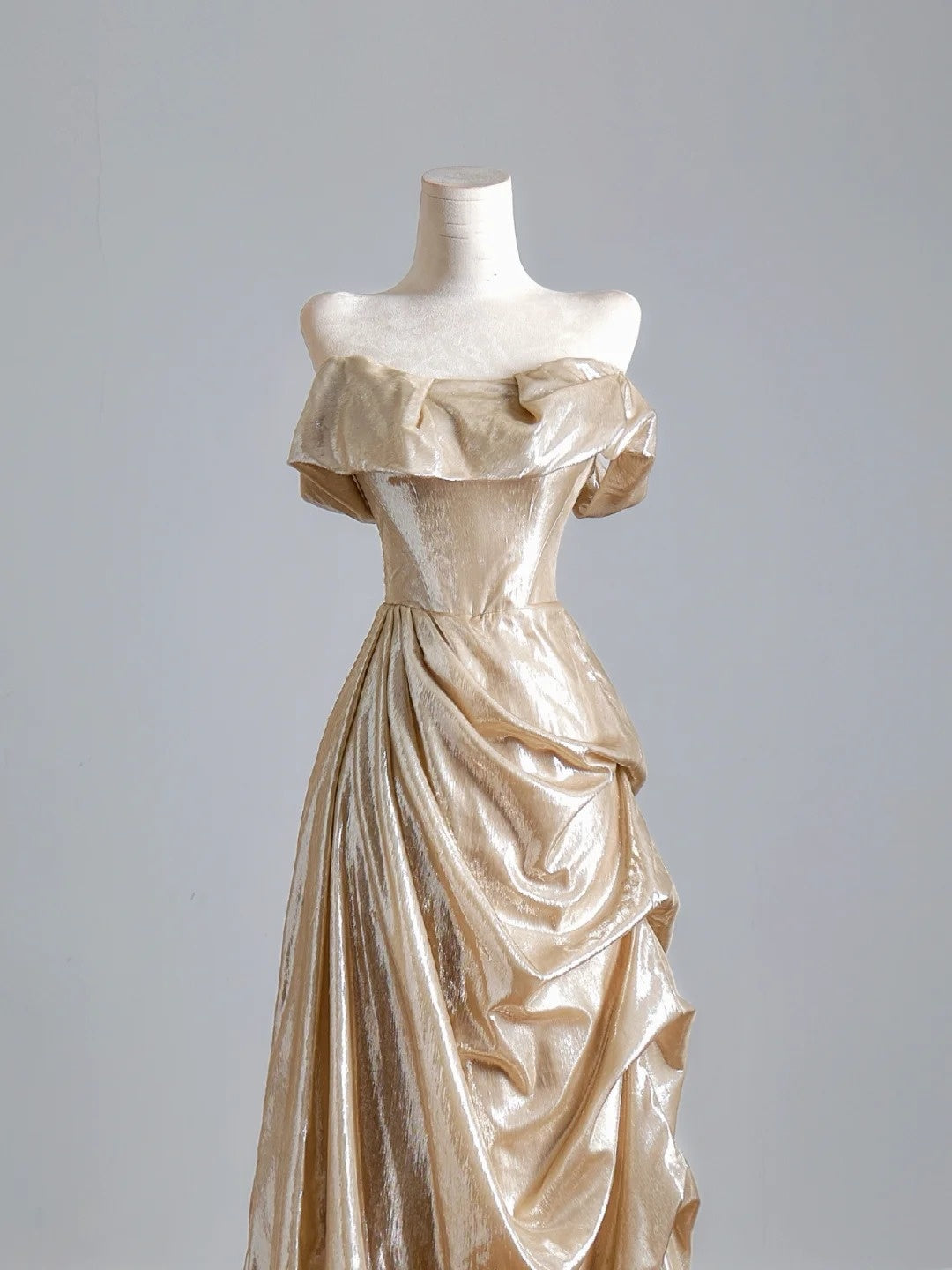 Robe de bal longue sirène scintillante en satin doré à épaules dénudées - Tenue de soirée idéale pour un 18e anniversaire - N390