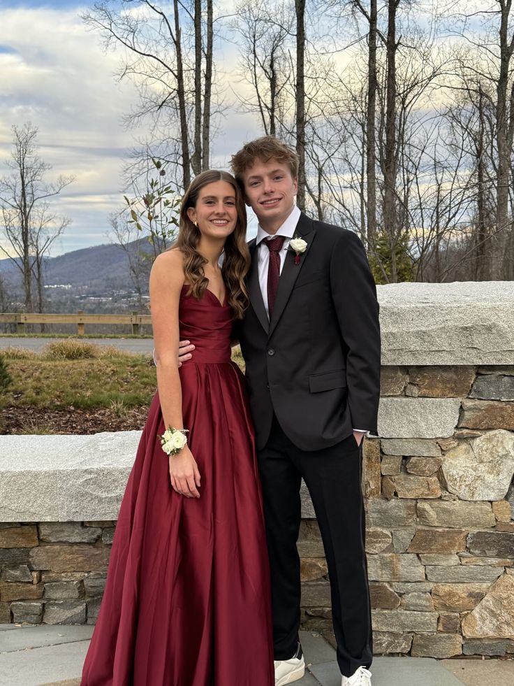 Elegantes, formelles College-Outfit aus rotem Satin mit Spaghettiträgern in A-Linie – langes Ballkleid für Teenager (N1131)