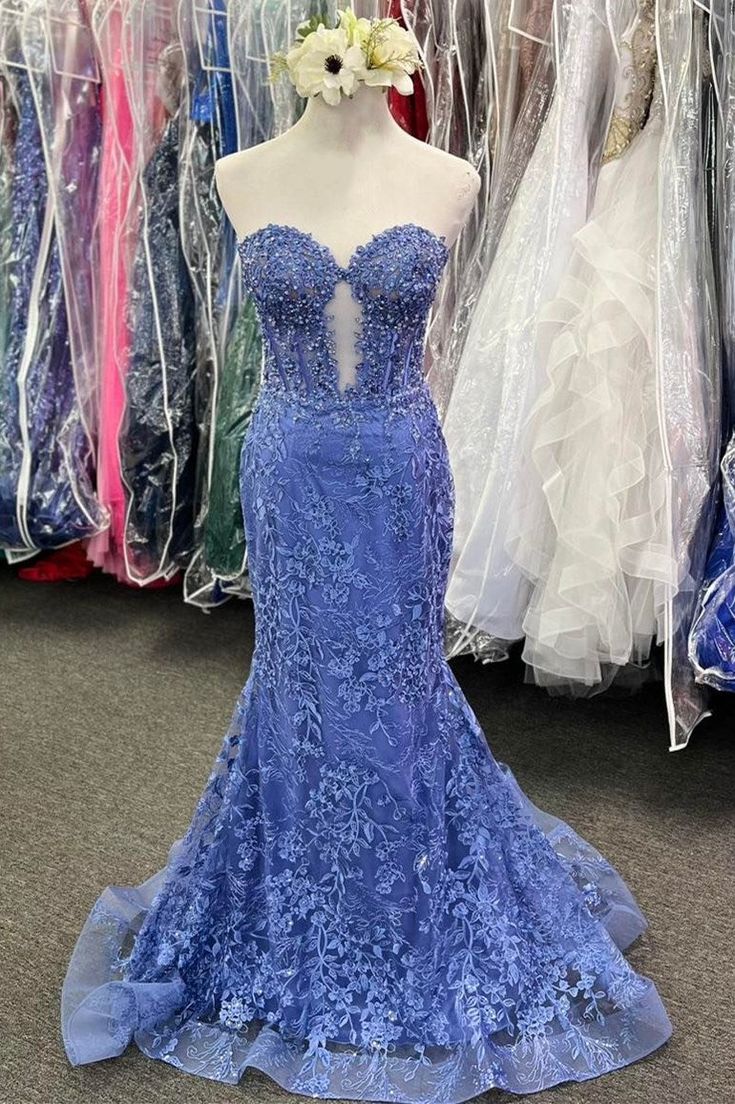 Robe de bal longue trompette à décolleté en cœur et application de dentelle - Inspiration pour une tenue de soirée N248