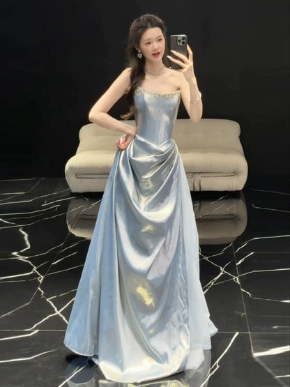 Robe de bal bleu clair sans bretelles, coupe trapèze et paillettes - Inspiration pour tenues de soirée et d'anniversaire AB2215
