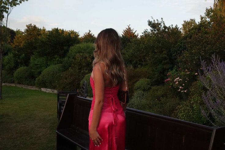 Robe de mariée longue sirène classique sans bretelles en satin rose fuchsia, inspiration N1666