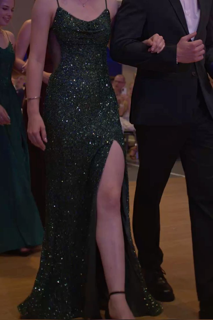 Figurbetontes, dunkelgrünes Meerjungfrauen-Abendkleid mit Neckholder, ärmellos, rückenfrei, bodenlang, AB613