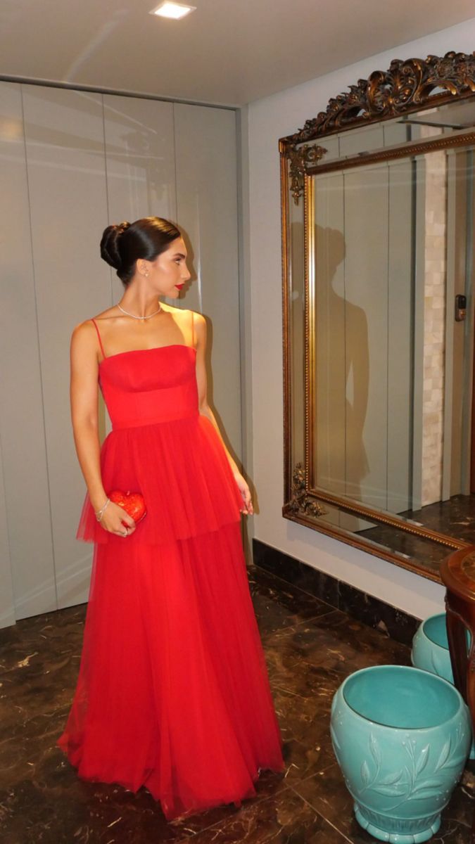 Schlichtes, ärmelloses, rotes Tüll-Abendkleid in A-Linie mit Spaghettiträgern, AB450