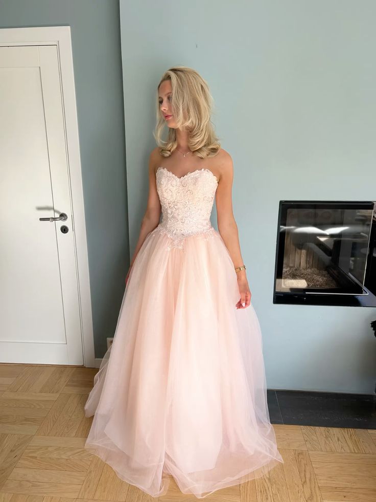 Einzigartiges Ballkleid mit Herzausschnitt aus hellrosa Tüll, langes Abendkleid, Abiballkleid AB598