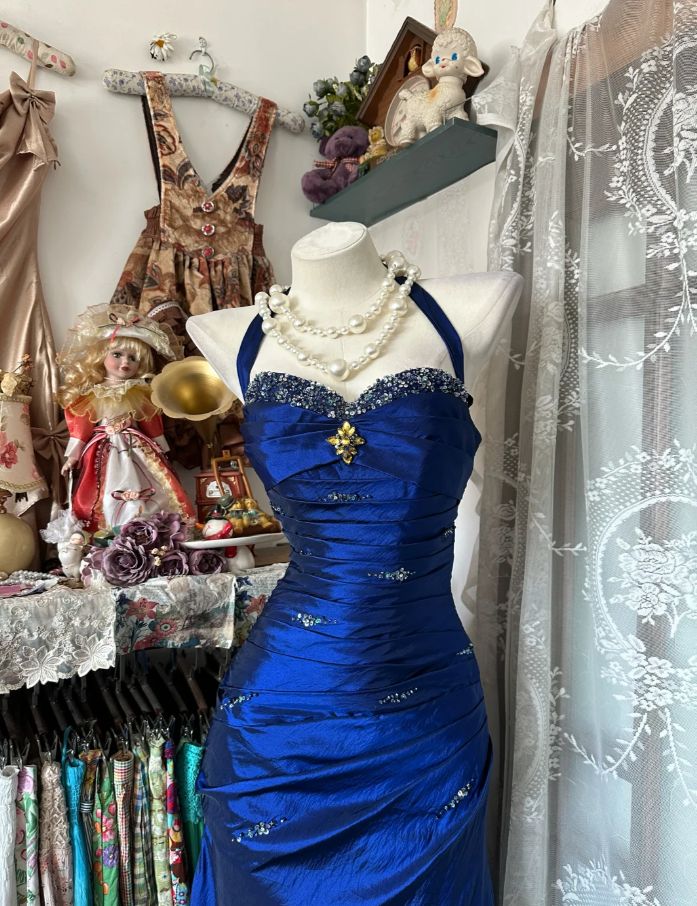 Robe de bal longue fourreau dos nu vintage, robe de soirée bleue en satin perlé, robe d'anniversaire sans manches N1781