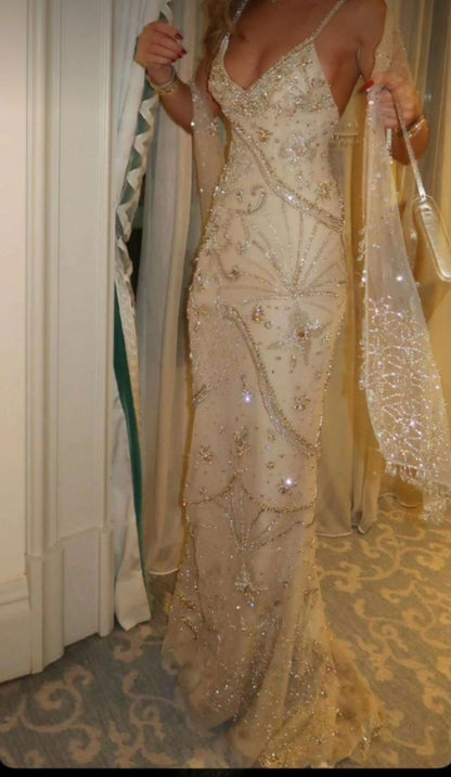 Robe de bal longue sirène à fines bretelles, sequins champagne et cristaux, idéale pour les lycéennes et les jeunes filles. Référence N1661.