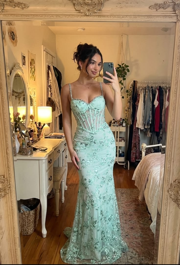 Modest Prom Dresses Mermaid Spaghetti Straps Mint Green Sequined Long Party Evening Formal Gown RC1175
