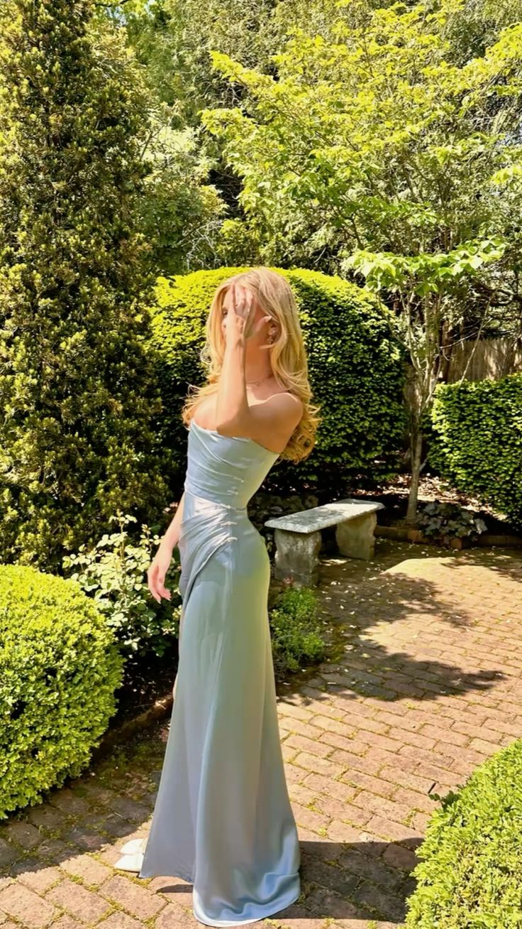 Robe de bal longue sirène bustier en satin bleu ciel clair, style tendance et esthétique, idéale pour les adolescentes et les jeunes filles en fin d'études. Robe de soirée AB1158