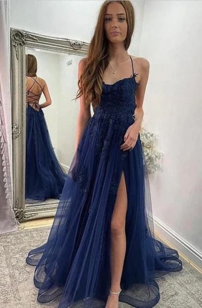 Marineblaues Neckholder-Abendkleid mit Spaghettiträgern, A-Linie und Schlitz vorne, aus Tüll, formelles Design, Inspiration AB702