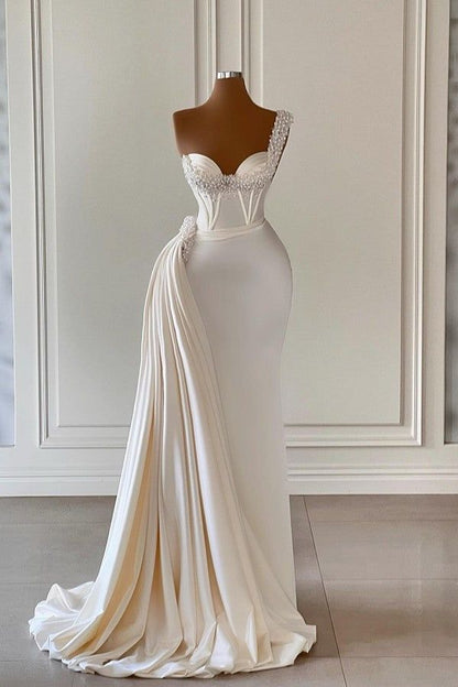 Meerjungfrauen-Abendkleid AB1645: Asymmetrisch, bodenlang, ärmellos, mit Perlenbesatz und seitlicher Schleppe