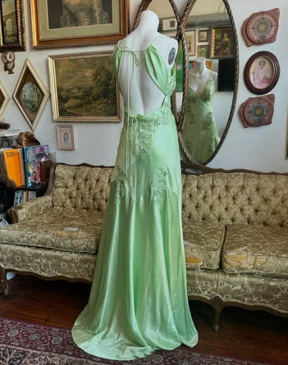 Robe de soirée sirène modeste à bretelles spaghetti, dos nu en dentelle raisin, satin, idéale pour le bal de fin d'année des lycéennes (N014)